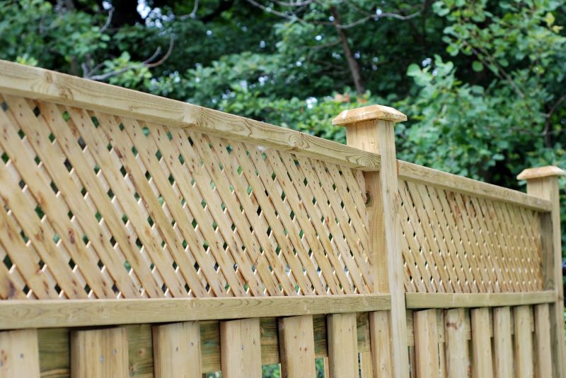 Scalloped Fence Installation in Pearland, TX